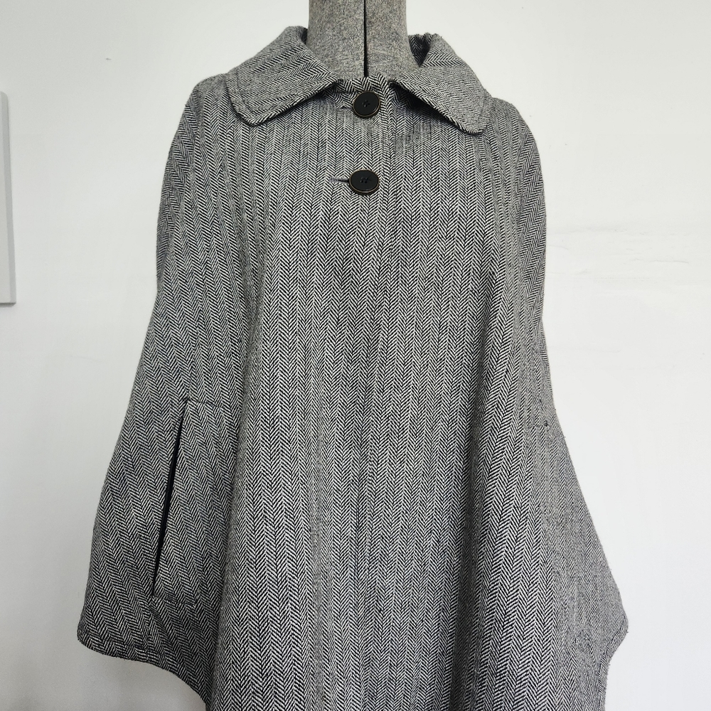 Vintage cape with pockets